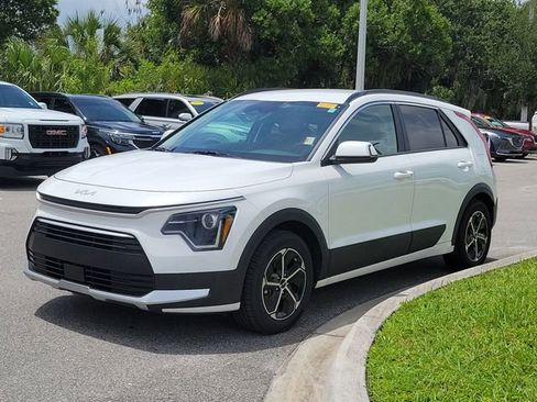 Certified 2023 Kia Niro EX FWD image 3