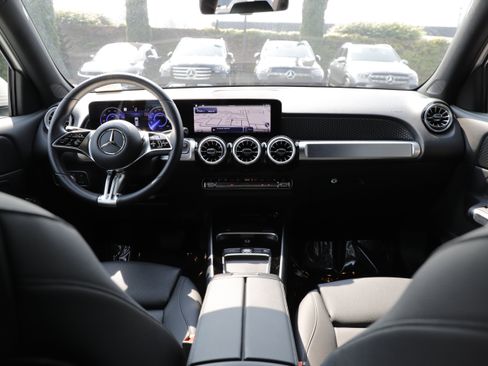 Used 2024 Mercedes-Benz EQB 300 4MATIC image 17