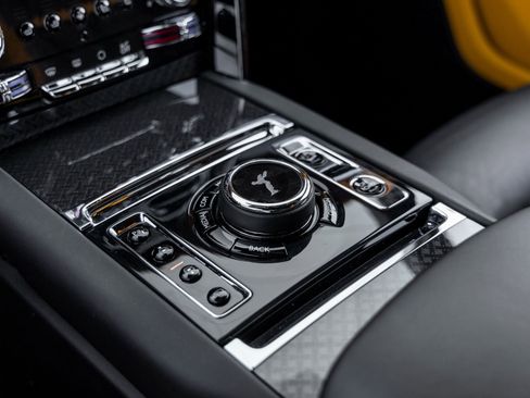 Used 2023 Rolls-Royce Cullinan Black Badge w/ Dark Exterior Package image 32