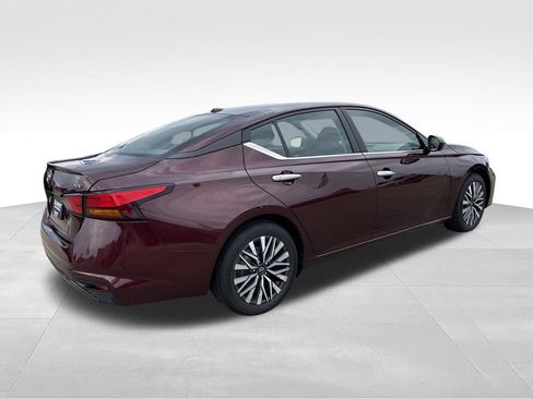 Used 2024 Nissan Altima 2.5 SV FWD image 4