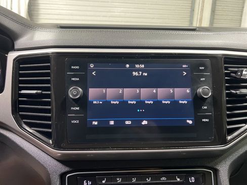 Used 2020 Volkswagen Atlas SEL FWD image 34