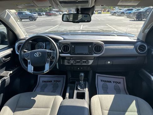 Used 2019 Toyota Tacoma SR5 AWD/4WD image 10