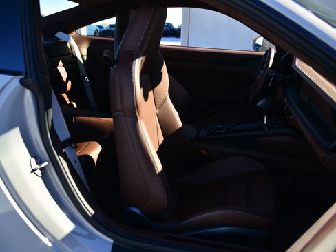 Certified 2024 Porsche 911 Carrera GTS image 18