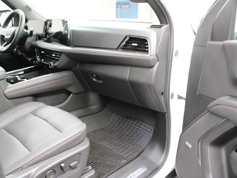 Used 2026 Chevrolet Suburban RST w/ Comfort Package AWD/4WD image 37