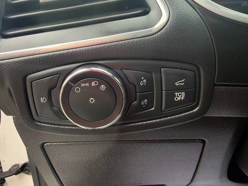 Used 2019 Ford Edge Titanium w/ Equipment Group 301A AWD/4WD image 17