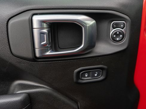 Used 2024 Jeep Gladiator Sport AWD/4WD image 14