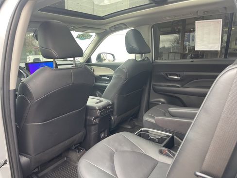Used 2024 Toyota Grand Highlander Platinum image 47
