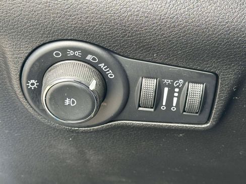 Used 2025 Jeep Compass Limited AWD/4WD image 21