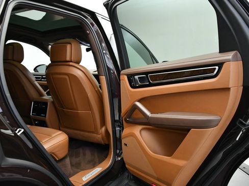 Used 2023 Porsche Cayenne Platinum Edition image 54