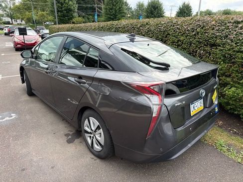 Used 2017 Toyota Prius Three FWD image 6