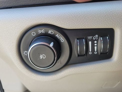 Used 2017 Chrysler Pacifica Touring-L Plus FWD image 23