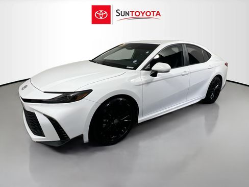Used 2025 Toyota Camry SE FWD image 30