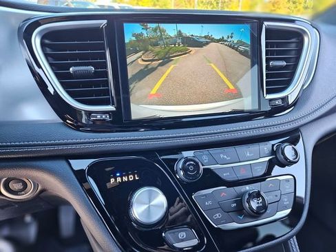 New 2026 Chrysler Pacifica Limited image 11