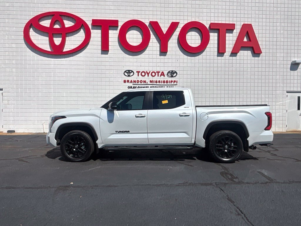 Used 2025 Toyota Tundra Limited AWD/4WD image 5