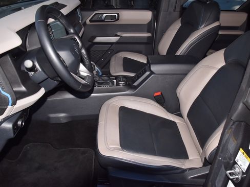 Used 2023 Ford Bronco Wildtrak image 13