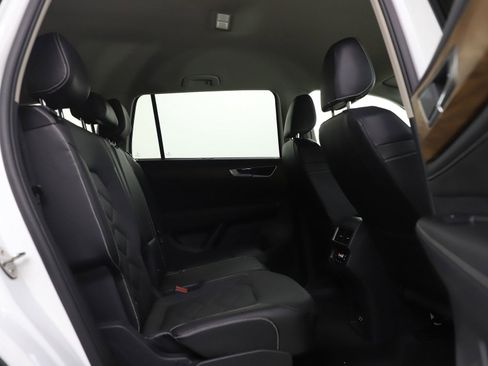 Used 2025 Volkswagen Atlas SE AWD/4WD image 14