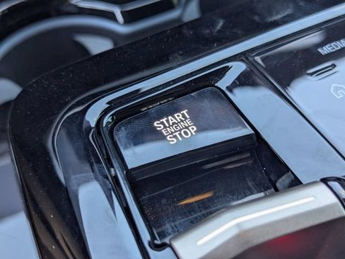 Used 2025 BMW 530i xDrive AWD/4WD image 33