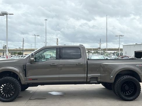 Used 2026 Ford F450 Platinum w/ Platinum Plus Package image 2