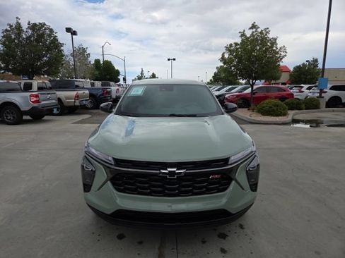 Used 2024 Chevrolet Trax RS w/ Driver Confidence Package FWD image 2