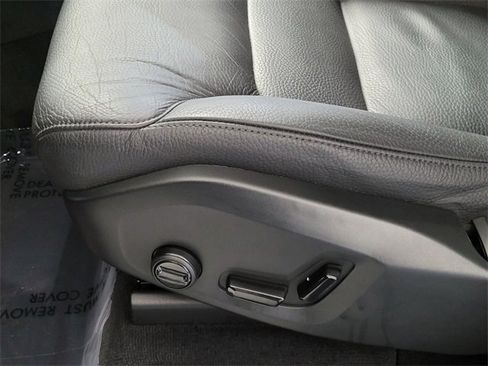 Certified 2025 Volvo XC90 B6 Plus image 10