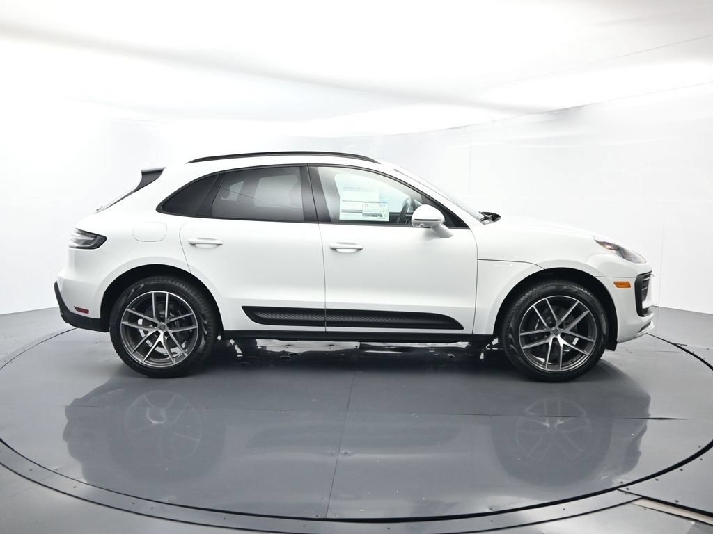 Certified 2026 Porsche Macan AWD/4WD image 16