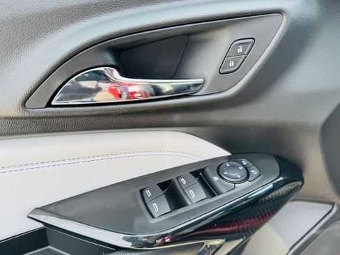 Used 2025 Chevrolet Trax LT w/ LT Convenience Package image 10