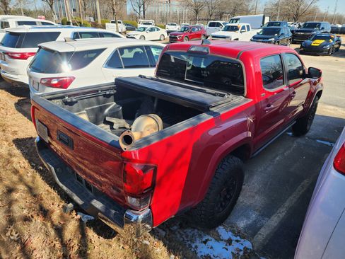Used 2021 Toyota Tacoma SR5 image 8