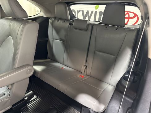 Used 2024 Toyota Highlander Platinum image 22