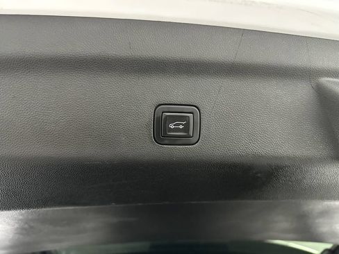 Used 2023 Chevrolet Suburban LT AWD/4WD image 21