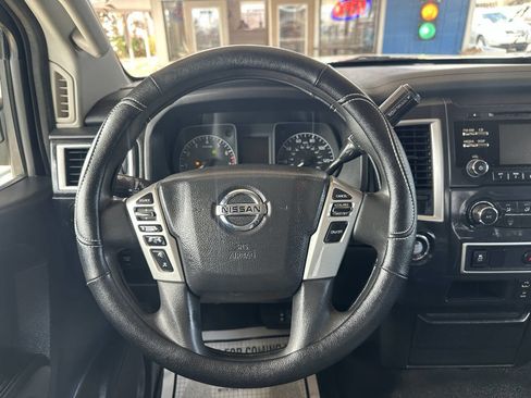 Used 2017 Nissan Titan S image 15