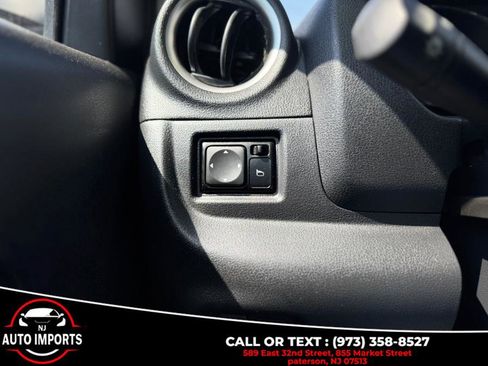 Used 2017 Nissan Versa SV image 31