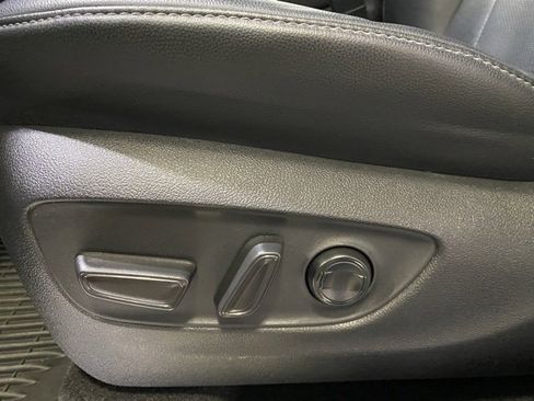 Used 2023 Toyota Highlander Limited image 16