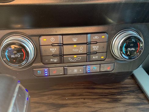 Used 2019 Ford F150 Lariat w/ Equipment Group 502A Luxury AWD/4WD image 13