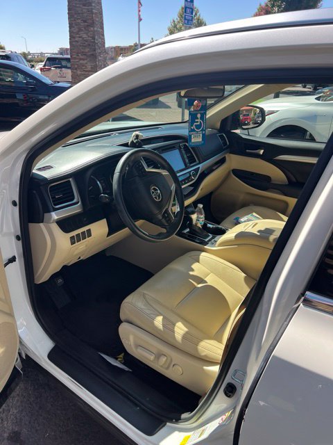 Used 2015 Toyota Highlander XLE AWD/4WD image 4