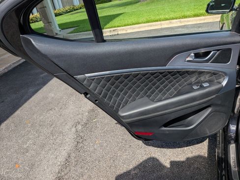 Used 2021 Genesis G70 3.3T RWD image 32