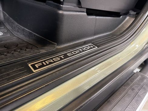 Used 2021 Land Rover Defender 90 First Edition image 28