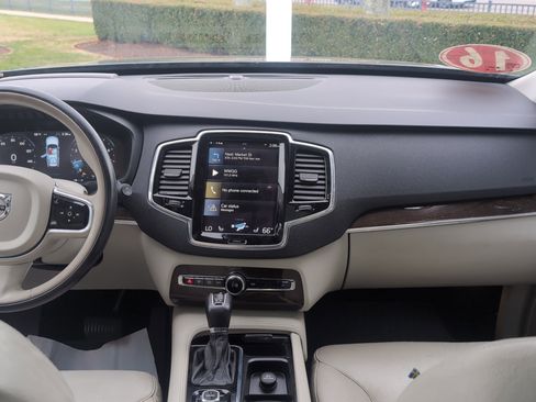 Used 2016 Volvo XC90 T6 Momentum w/ Momentum Plus Package image 30