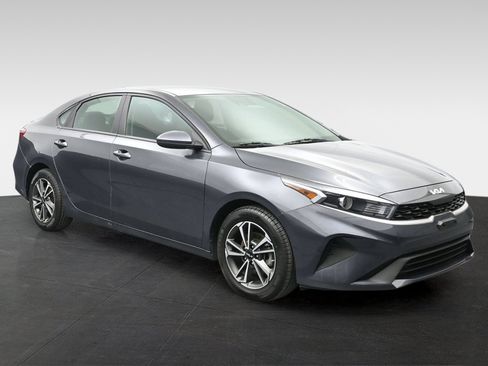 Used 2022 Kia Forte LXS FWD image 6