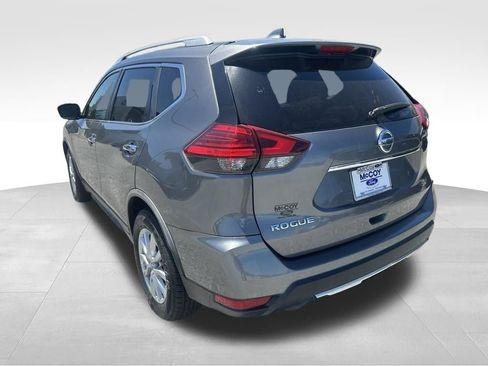 Used 2017 Nissan Rogue SV FWD image 3