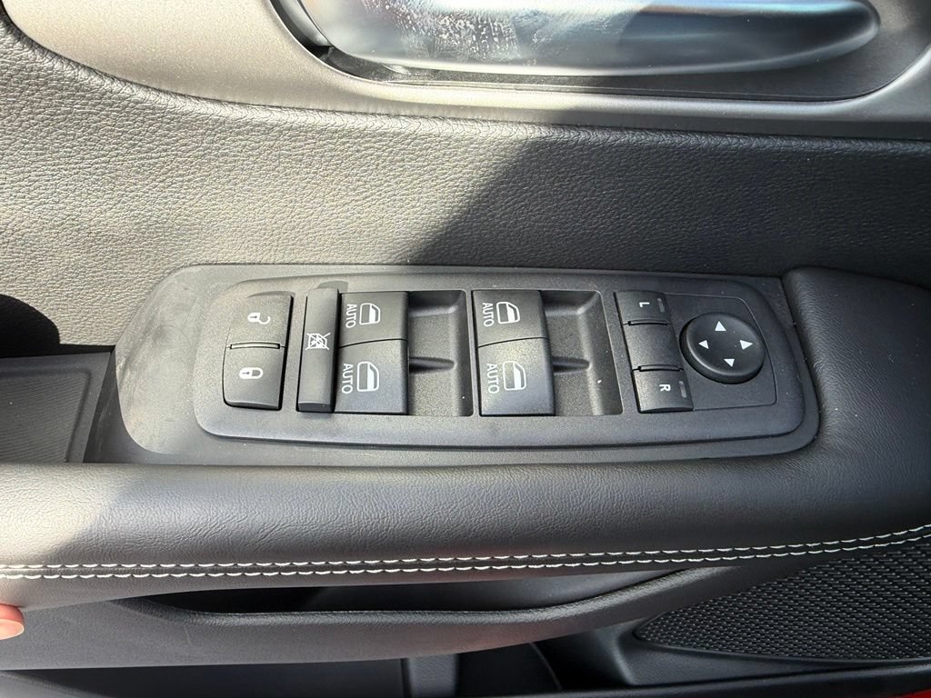 New 2027 Chrysler Pacifica Select FWD image 13