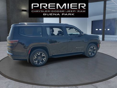 Used 2023 Jeep Wagoneer Series III w/ Rear Seat Video Group 1 AWD/4WD image 8