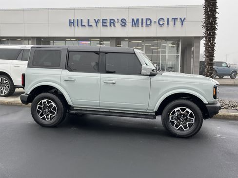 Used 2022 Ford Bronco Outer Banks image 2