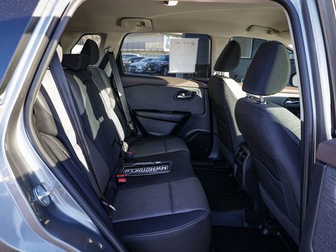 Used 2021 Nissan Rogue SV image 23