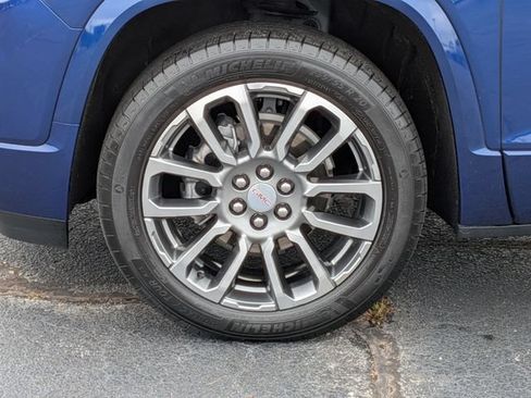 Used 2023 GMC Acadia Denali w/ Denali Ultimate Package FWD image 10