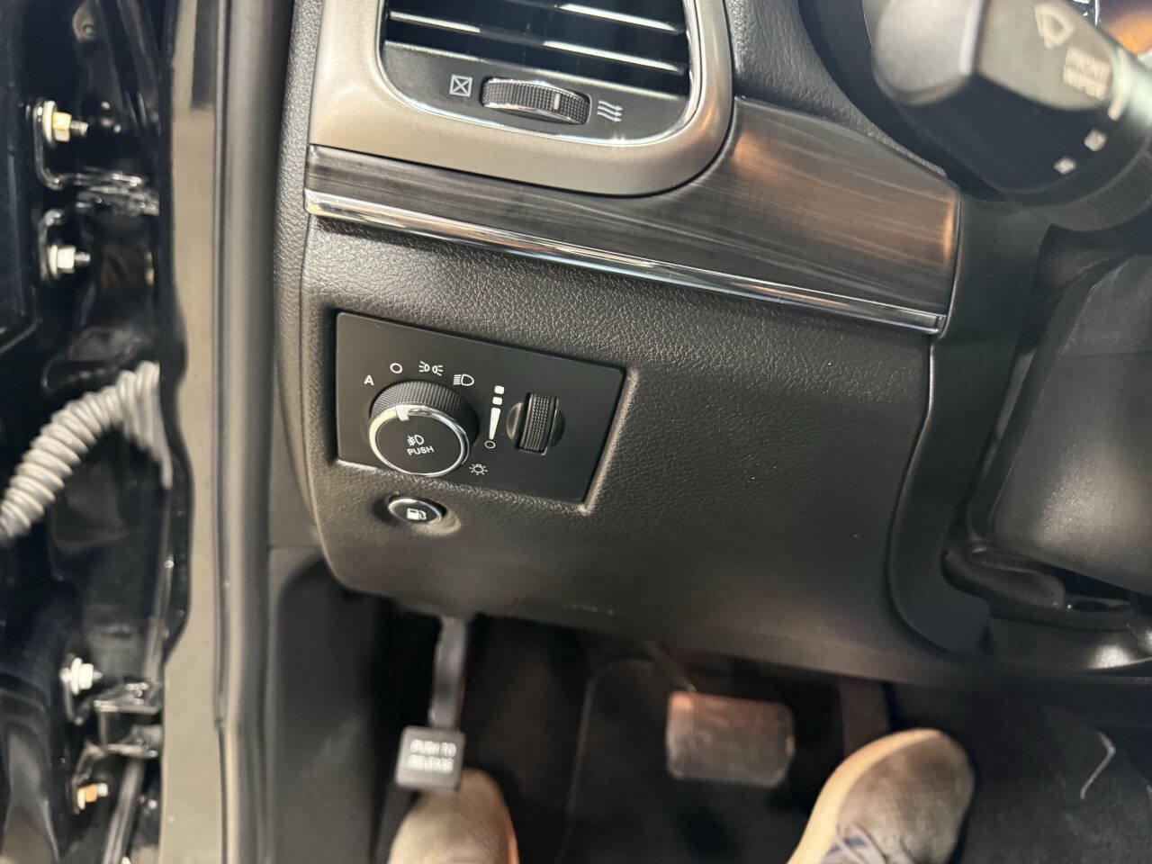 Used 2020 Jeep Grand Cherokee Limited AWD/4WD image 24