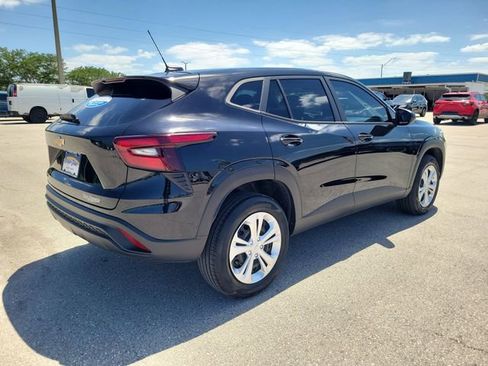 Certified 2025 Chevrolet Trax LS image 4