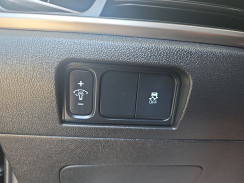 Certified 2025 Kia Sorento LX FWD image 25