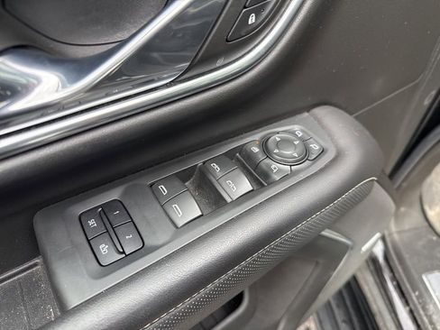 Used 2021 GMC Yukon SLT w/ SLT Premium Package image 17