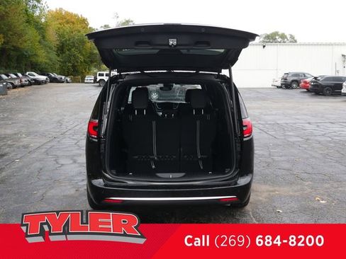 New 2026 Chrysler Pacifica Select image 19