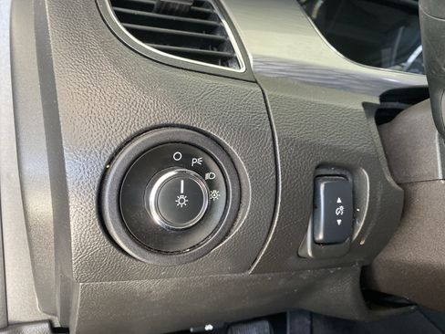 Used 2018 Ford Taurus SEL image 9